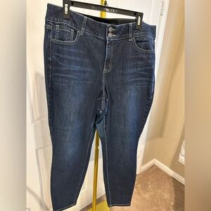 Lane Bryant tummy control Skinny ankle/cropped High Rise. Size 16 inseam:27”